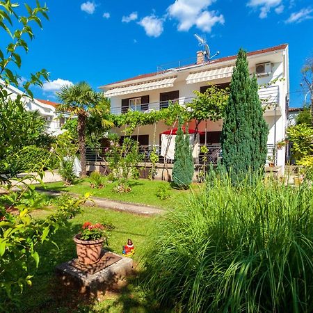 Apartment Maria Малинска Екстериор снимка