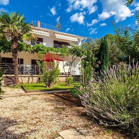 Apartment Maria Малинска Екстериор снимка