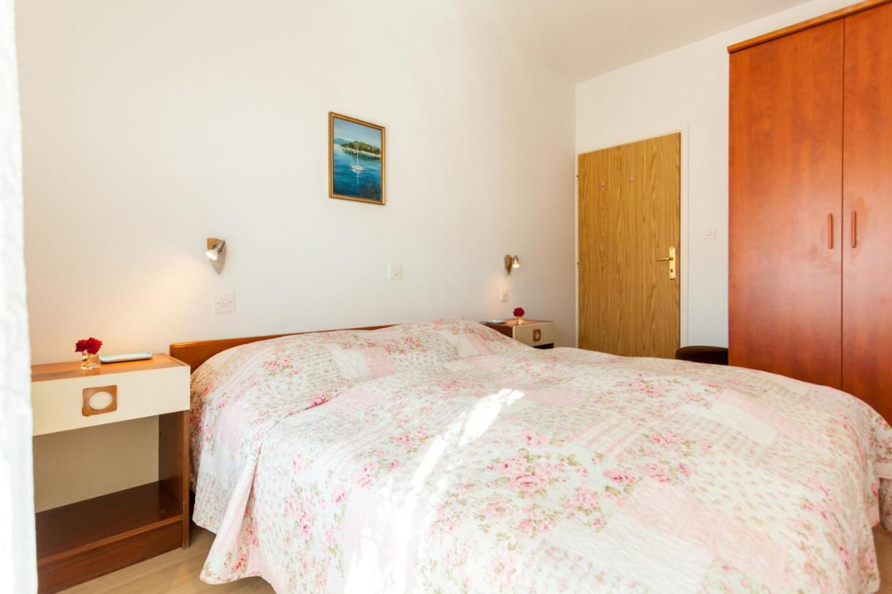 Apartment Maria Малинска Екстериор снимка