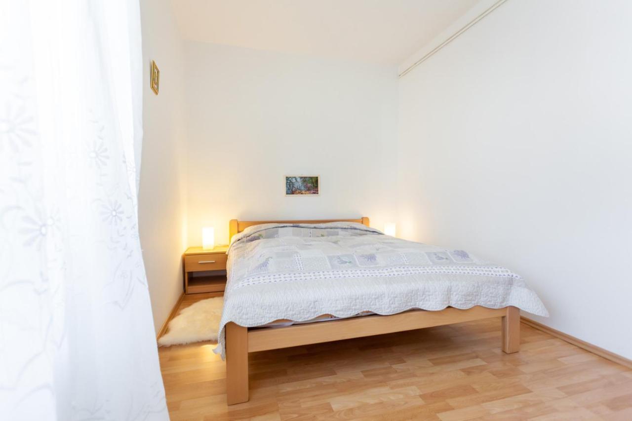 Apartment Maria Малинска Екстериор снимка