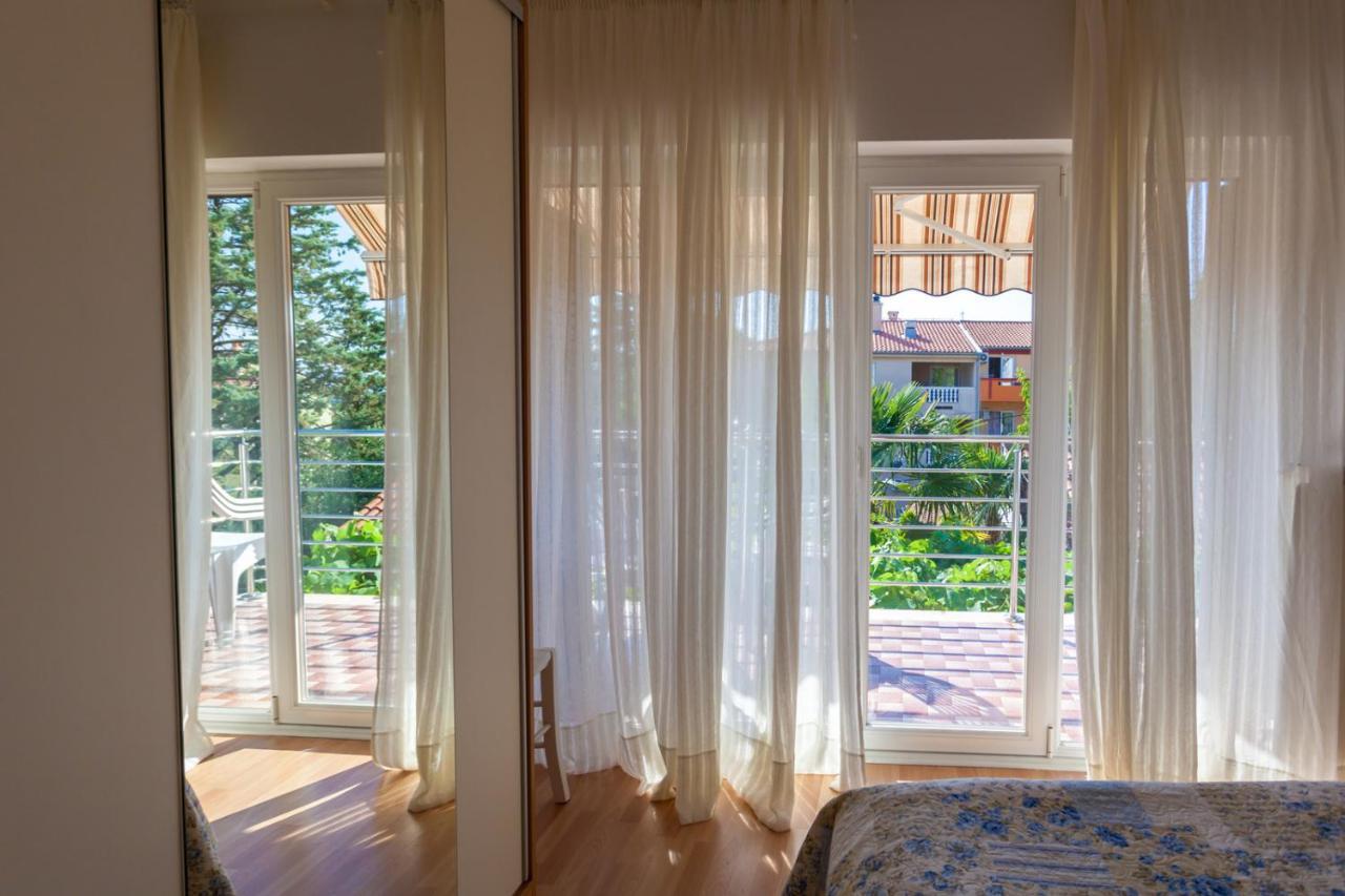 Apartment Maria Малинска Екстериор снимка