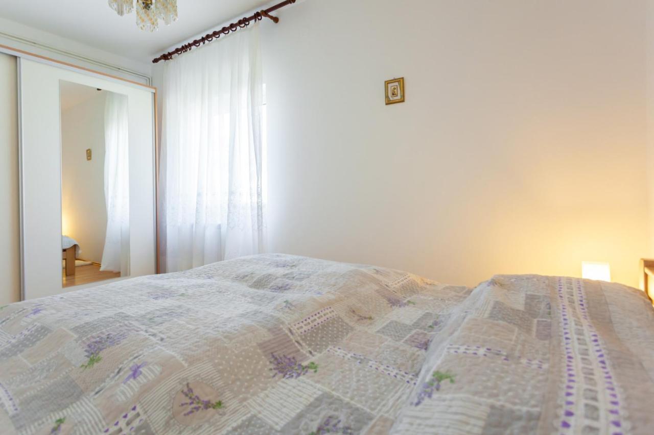 Apartment Maria Малинска Екстериор снимка