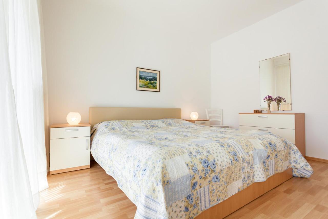Apartment Maria Малинска Екстериор снимка