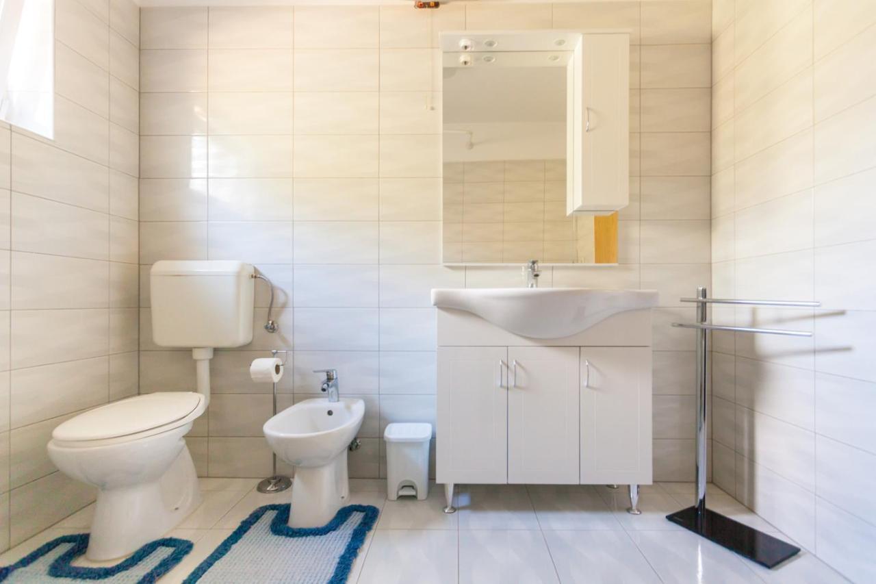 Apartment Maria Малинска Екстериор снимка