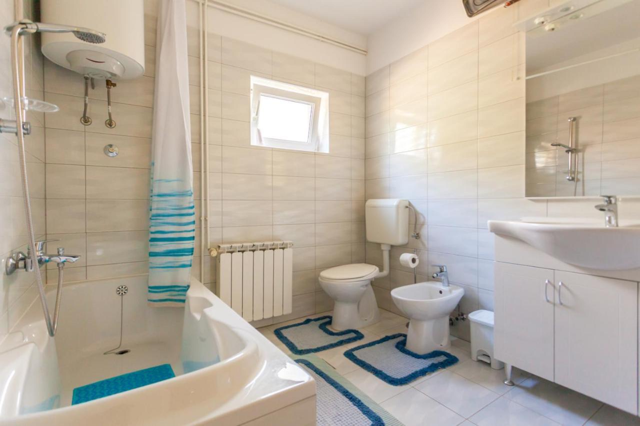 Apartment Maria Малинска Екстериор снимка
