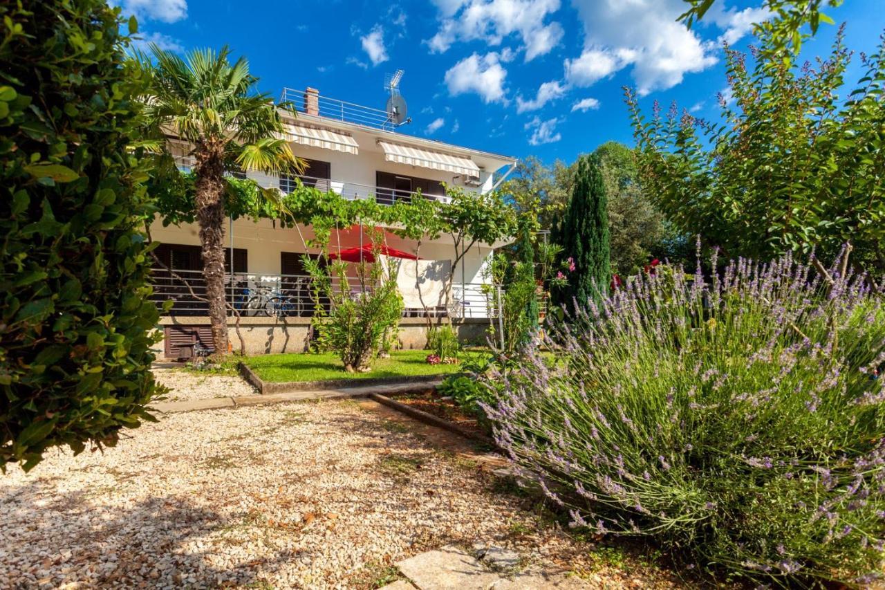 Apartment Maria Малинска Екстериор снимка